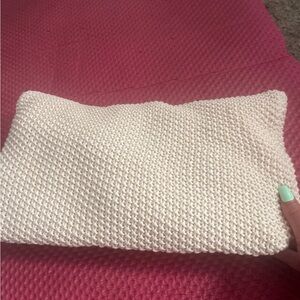 Clutch with magnet closure